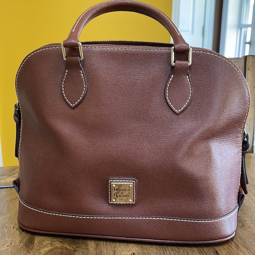 Dooney & Bourke hand bag.
